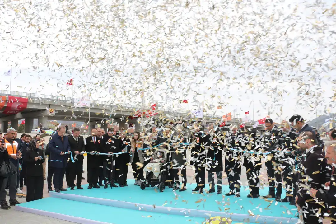 Isparta'da Büyükçaylı Kavşağı ve Şarkikaraağaç Yolu Açıldı 5